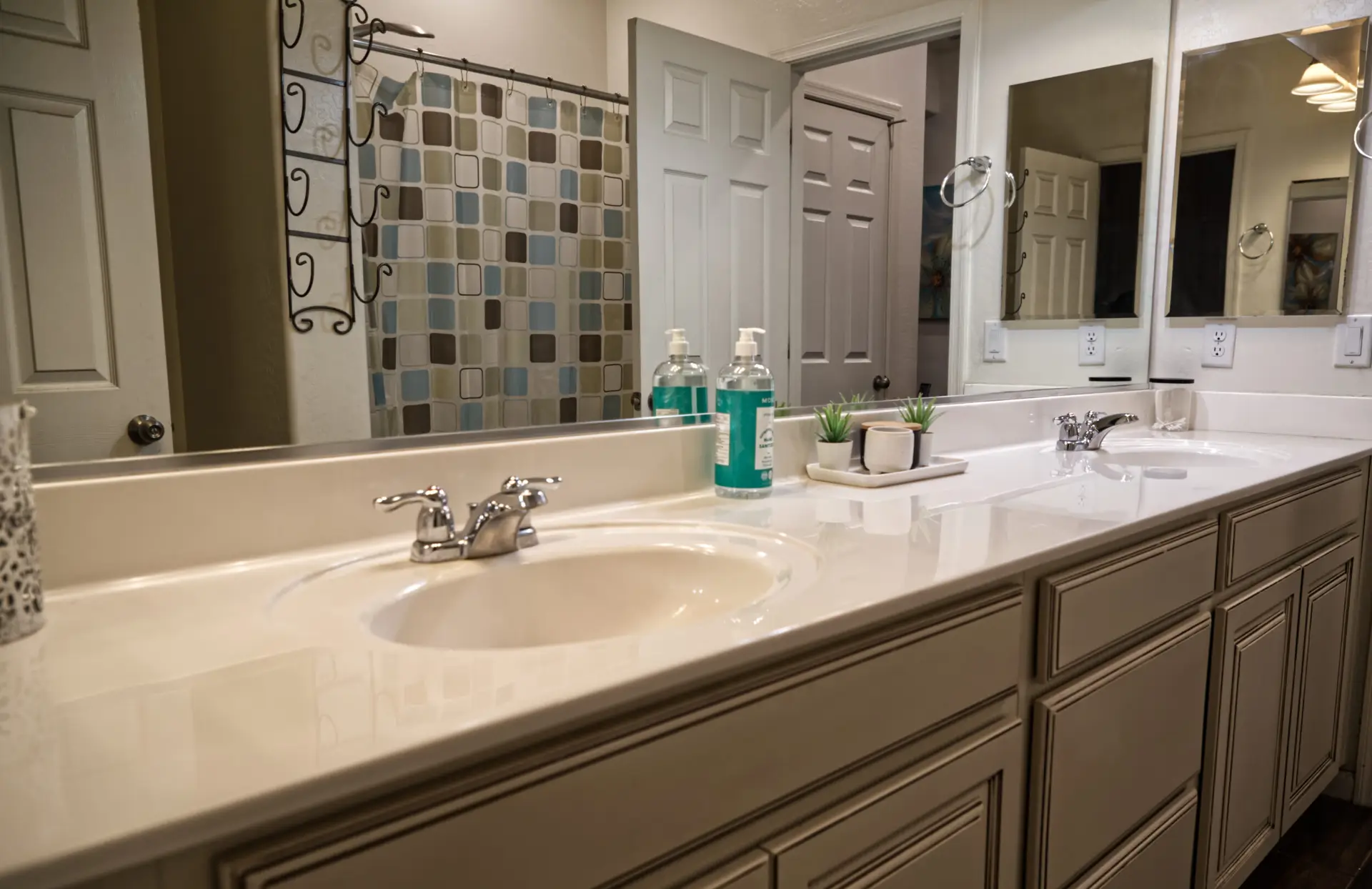 spitshinehomes clean bathroom