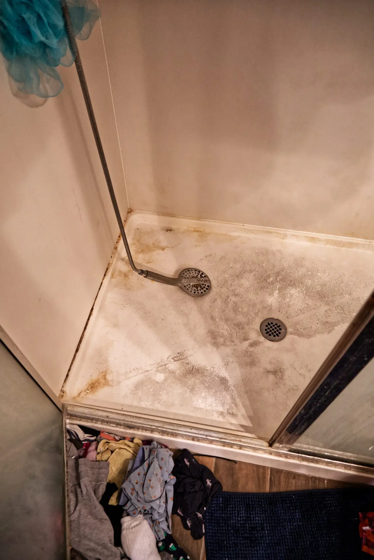 spitshinehomes shower floor.04